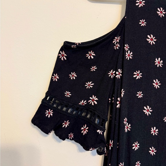 2/$15 Xhilaration Black Floral Cold Shoulder Keyhole Dress Size Small - Picture 4 of 9